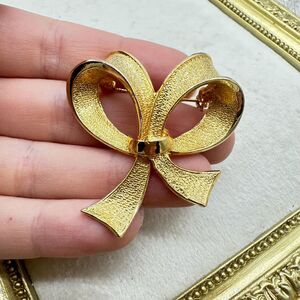 Vintage Jewelry Gold Tone Ribbon Bow Brooch Pin